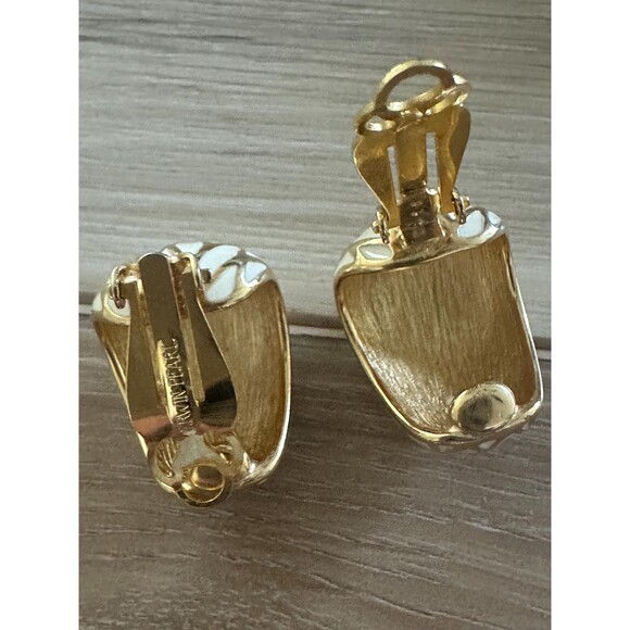 Vintage Erwin Pearl Clip On Earrings (2) - Picture 2 of 4